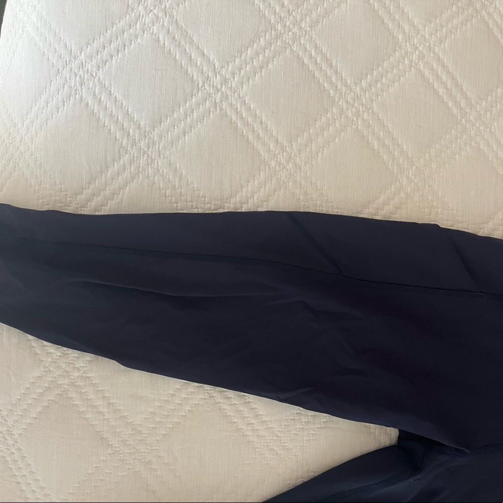 Full length navy blue Lululemon leggings w/ pockets - Picture 4 of 7
